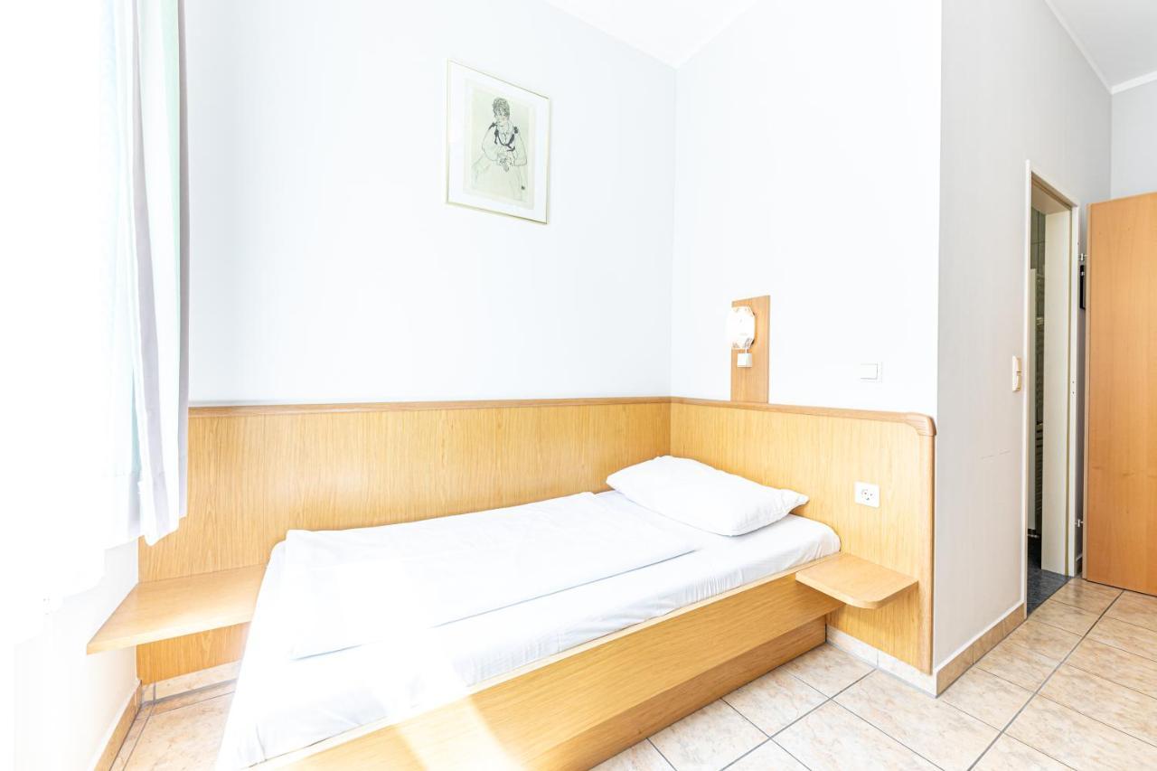 Hotel-Pension Fuenfhaus Vienna Exterior photo