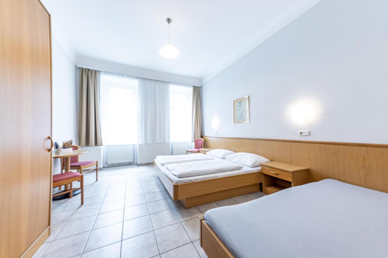 Hotel-Pension Fuenfhaus Vienna Exterior photo