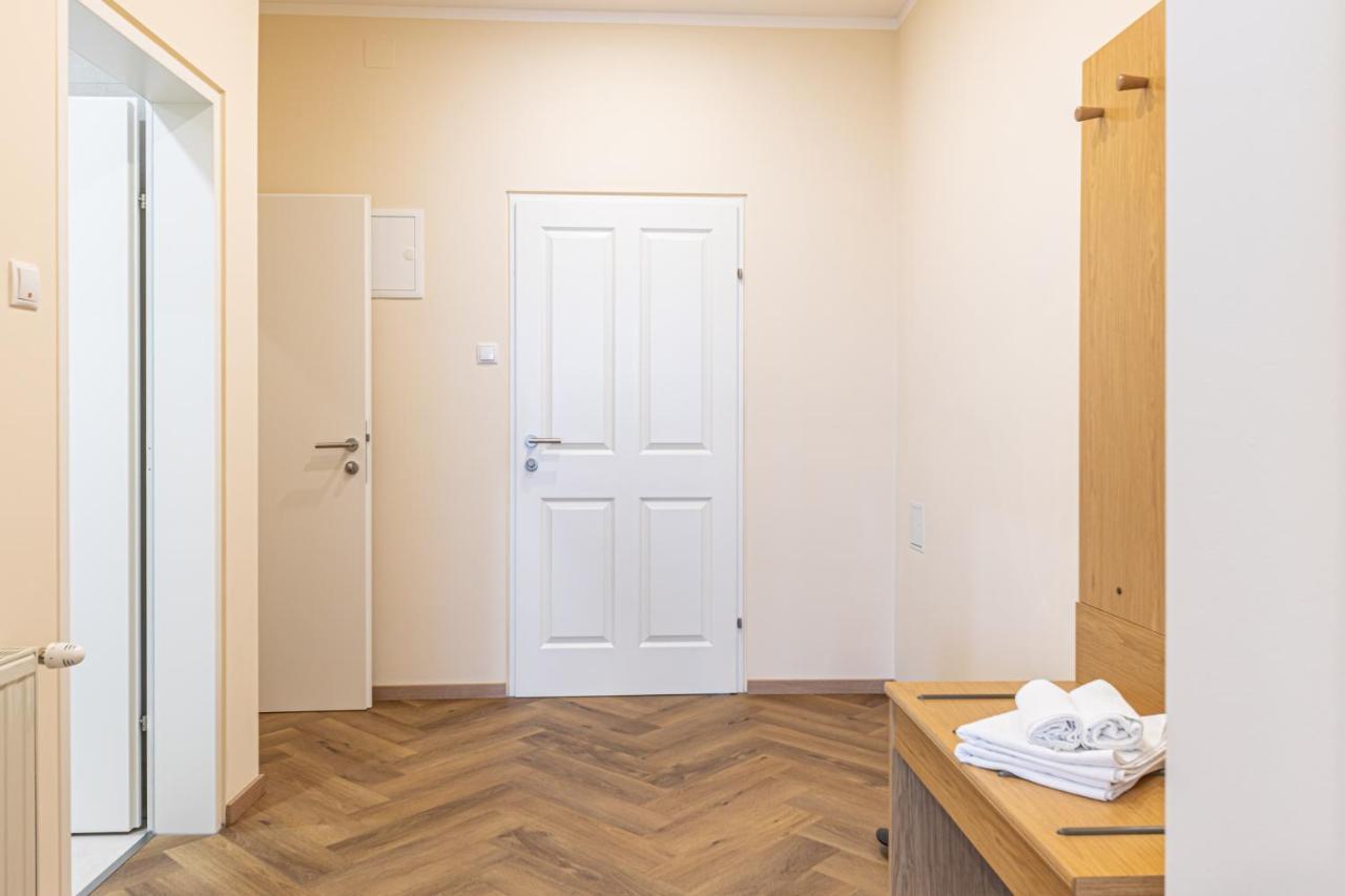 Hotel-Pension Fuenfhaus Vienna Exterior photo