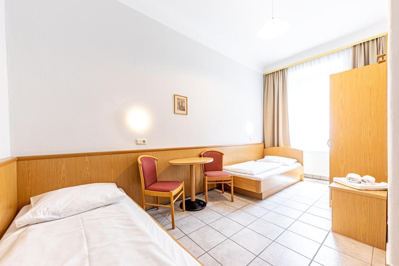 Hotel-Pension Fuenfhaus Vienna Exterior photo