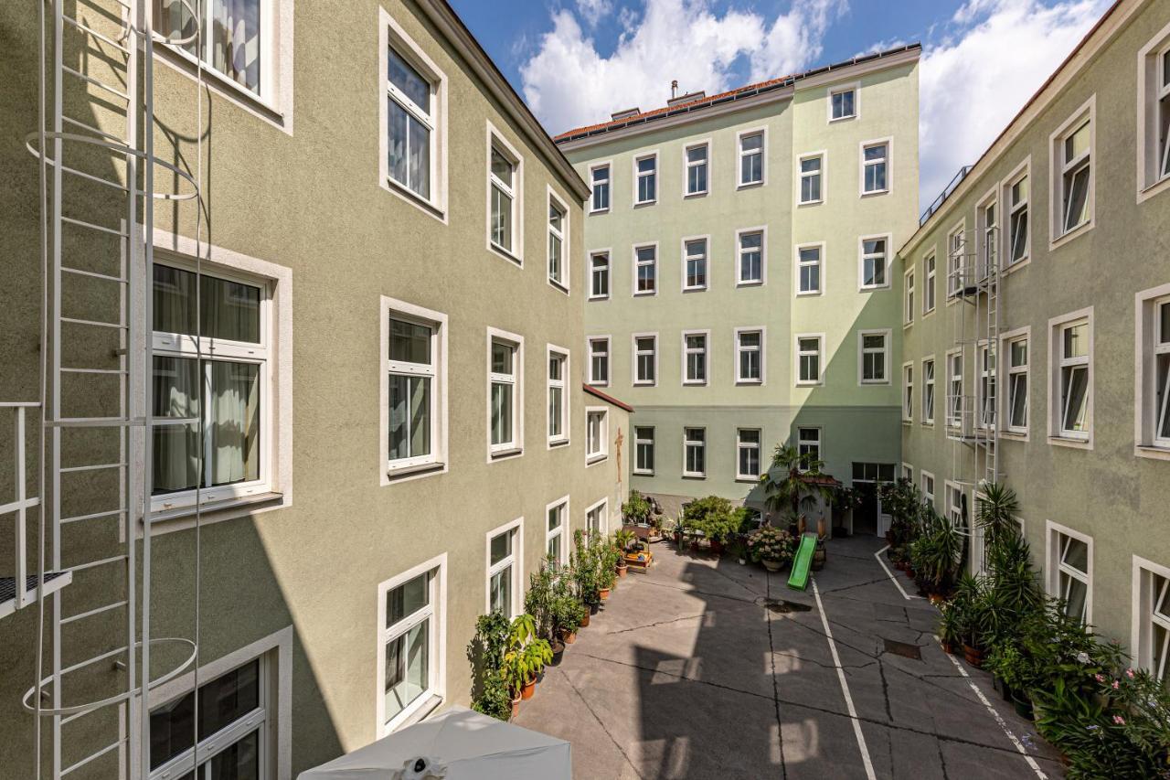 Hotel-Pension Fuenfhaus Vienna Exterior photo