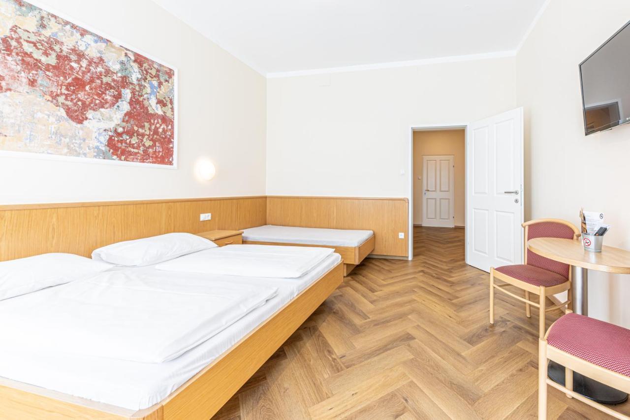 Hotel-Pension Fuenfhaus Vienna Exterior photo