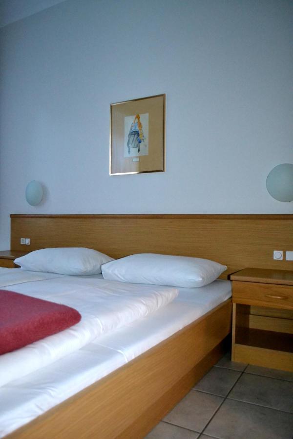 Hotel-Pension Fuenfhaus Vienna Exterior photo
