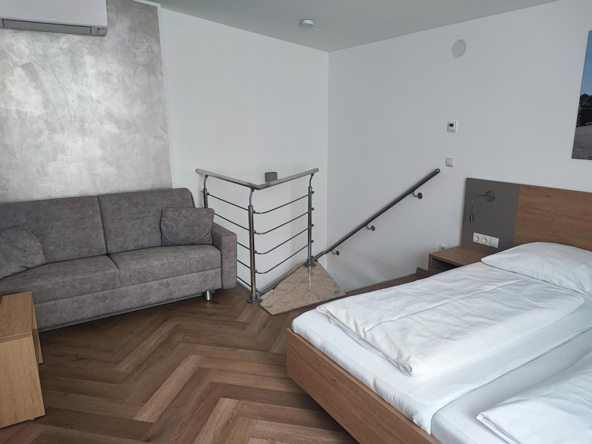Hotel-Pension Fuenfhaus Vienna Exterior photo