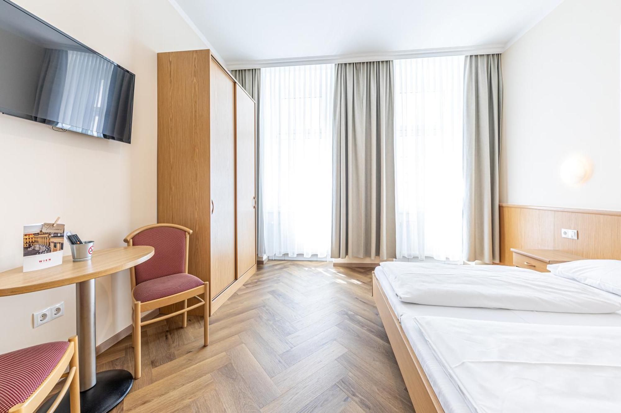 Hotel-Pension Fuenfhaus Vienna Exterior photo